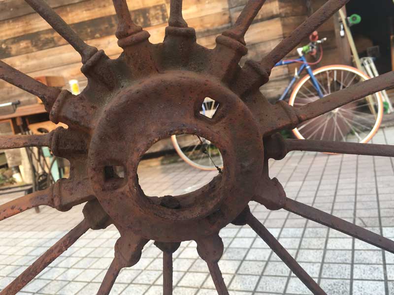 Antique Iron Big Wheel 1920〜1930年台 アンティーク　超特大のアイアンホイル、大車輪