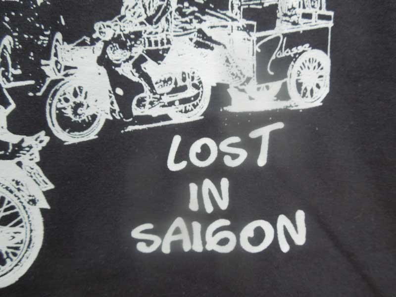 新品　ベトナムのTシャツ Lost in Saigon