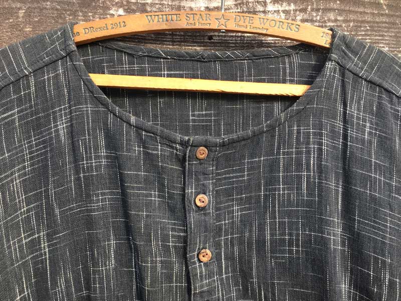 新品 タイ製 絣柄　薄手の生地のプルオーバーの長袖シャツ