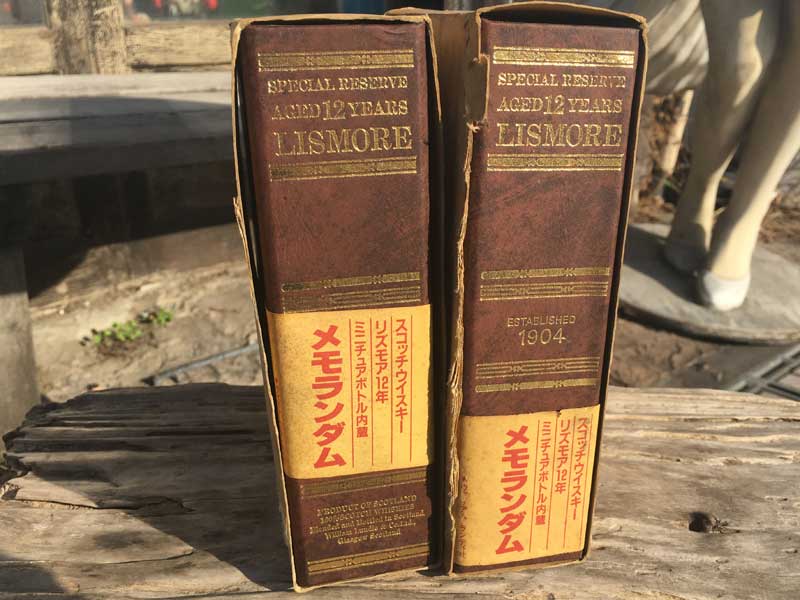 Vintage Deadstock スコッチウイスキー LISMOREのミニボトルが埋まった英語の古書風のノートブック