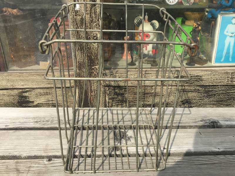 Antique Vintage Iron Busket ビンテージ スタッキング可能なメタル ワイヤ−製のバスケット、鉄製のカゴ　