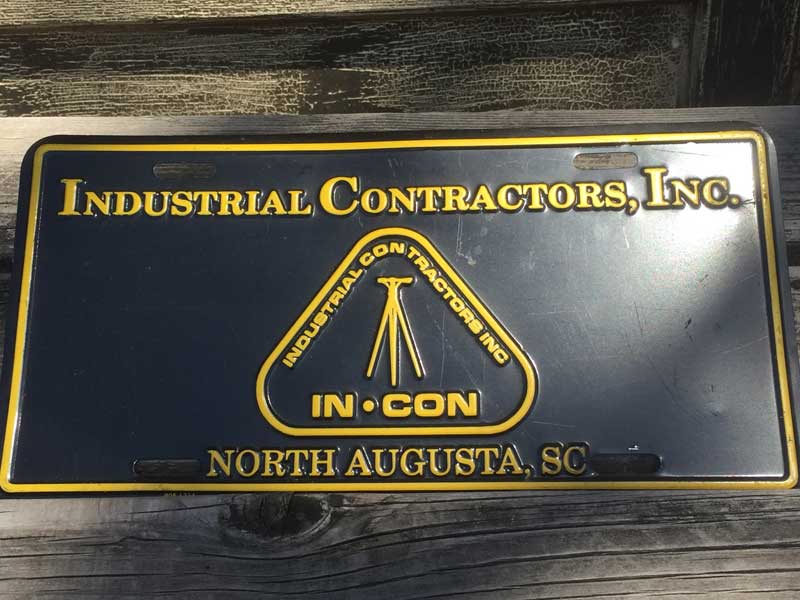 Vintage Used US Number Plateアメリカのナンバープレート Industrial Contractors Inc