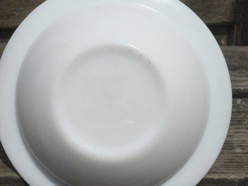 Antique、Vuntage、Used フランス製 arcopal (アルコパル) ミルクガラスのお皿 