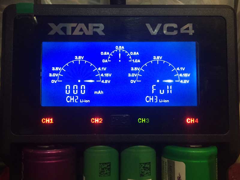 リチウムマンガン電池 バッテリーチャージャー XTAR VC4 +AC Adpt 4本同時に充電出来る充電器