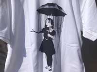 Banksy バンクシー　ステンシルアート　グラフィティーTシャツ、S/S Tee from UK Umbrella Girl Nola