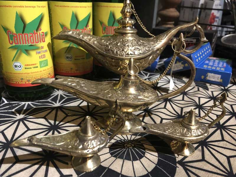 アラジンと魔法のランプ、アラジンの魔法のランプ大・小 、インドの真鍮製のオイルランプ、サラダ油等でお楽しみ下さい