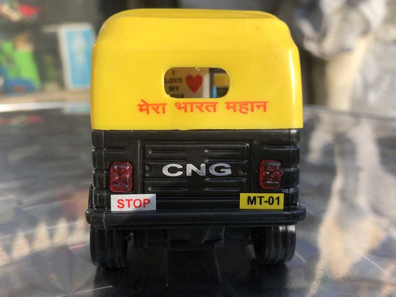インドの走るミニカー　運転手付き 3輪タクシー オートリクシャ、トゥクトゥク ブリスターパック 
