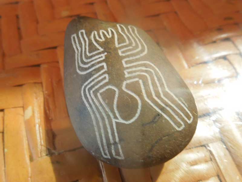 新品 ペルー　ナスカの地上絵のペイントが入った石、マグネット、Nasca lines Stone