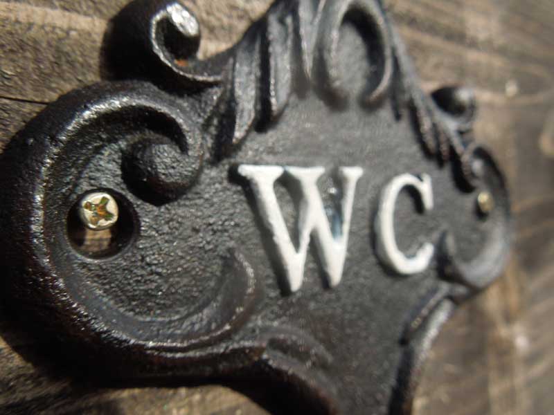 新品 アンティーク調のアイアン鋳物のWC プレート、Covent Iron コベントアイアンのトイレのプレート