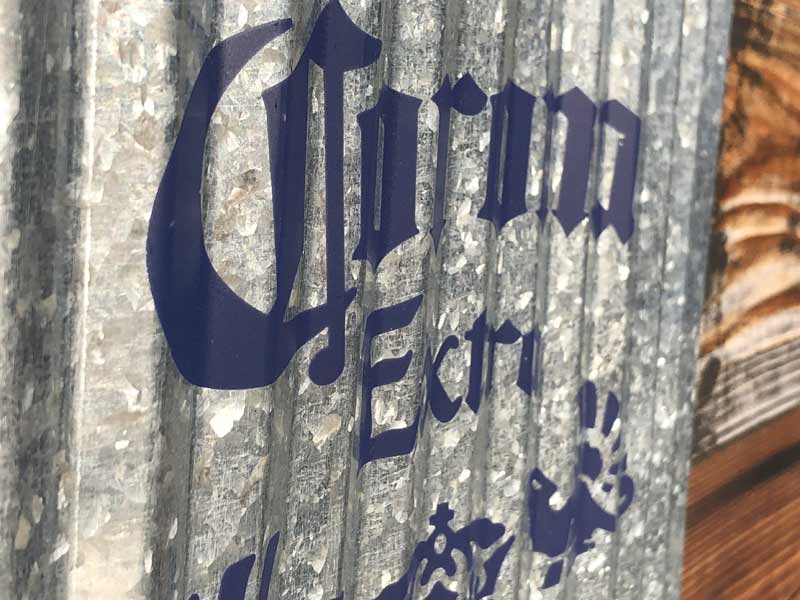 CORONA EXTRA コロナビール コルゲート メタルサイン、アンティーク加工のブリキ製の看板 