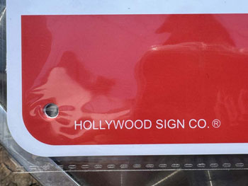 HOLLYWOOD SIGN CO　Plastic Sign、　ハリウッドサイン社のプラスチック製のサイン、看板