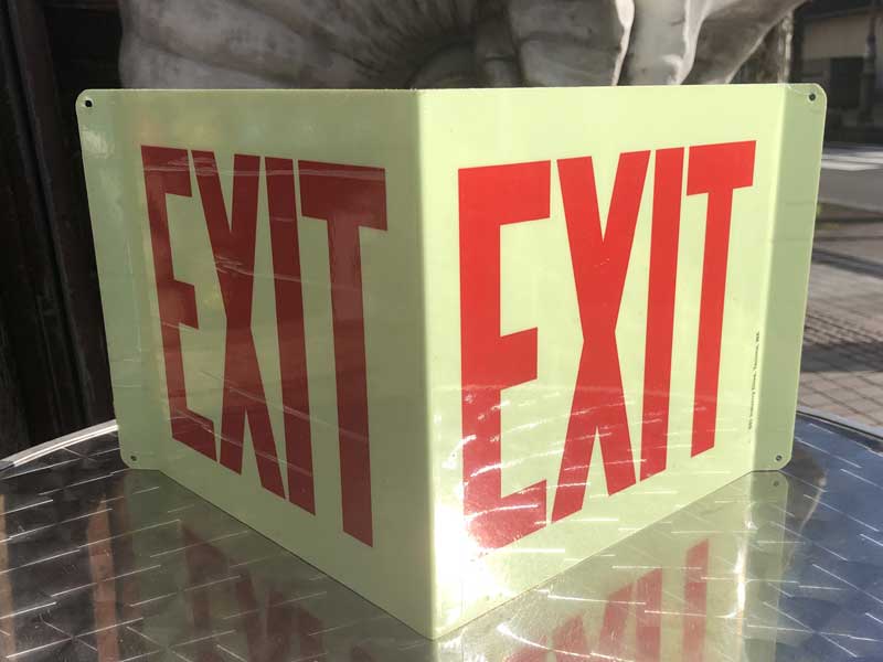 Glow in the Dark PROJECTING SIGN EXIT、暗闇で光る 立体的なアルミ製のExitサイン、看板